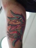 Tattoo de un lagarto saliendo de la piel
