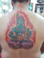 Tattoo de un dios guerrero en la espalda