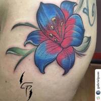 Tattoo de una flor a color