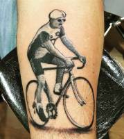 Tattoo de un ciclista antiguo