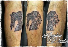 Tattoo de un león rastafari